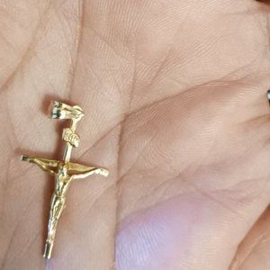 10 KT Yellow Gold Crucifix Charm